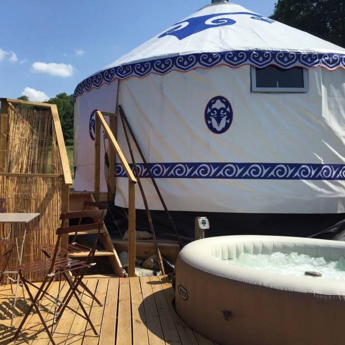 Tenda yurt Mongolia untuk pernikahan